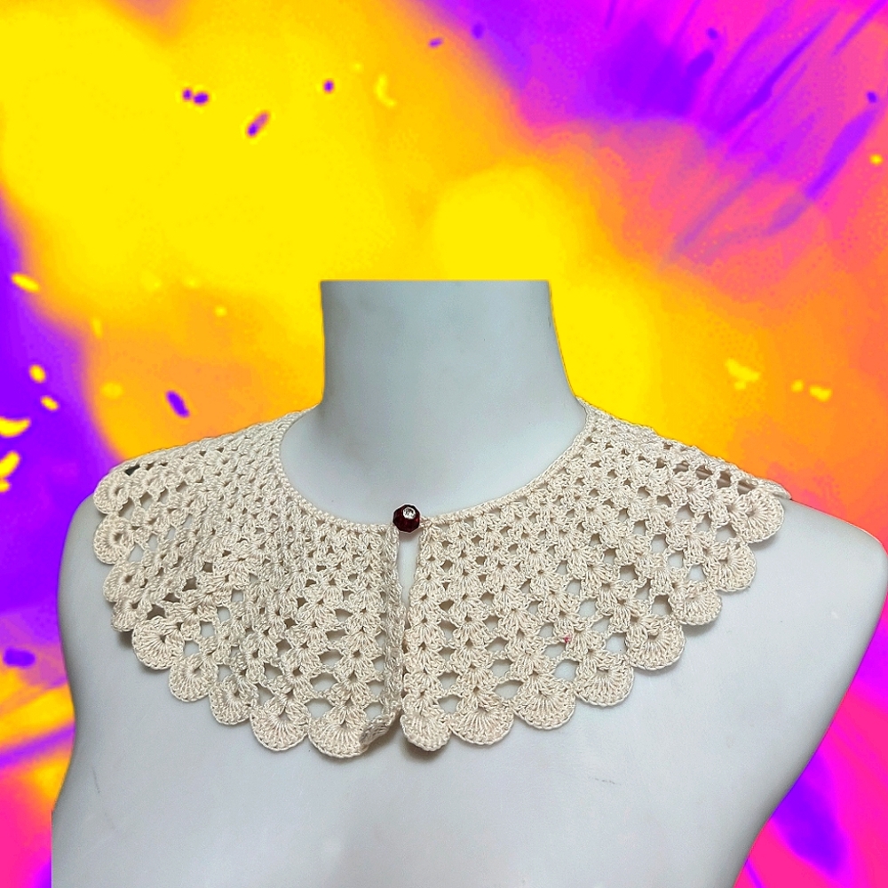 Vintage Crochet Button Collar